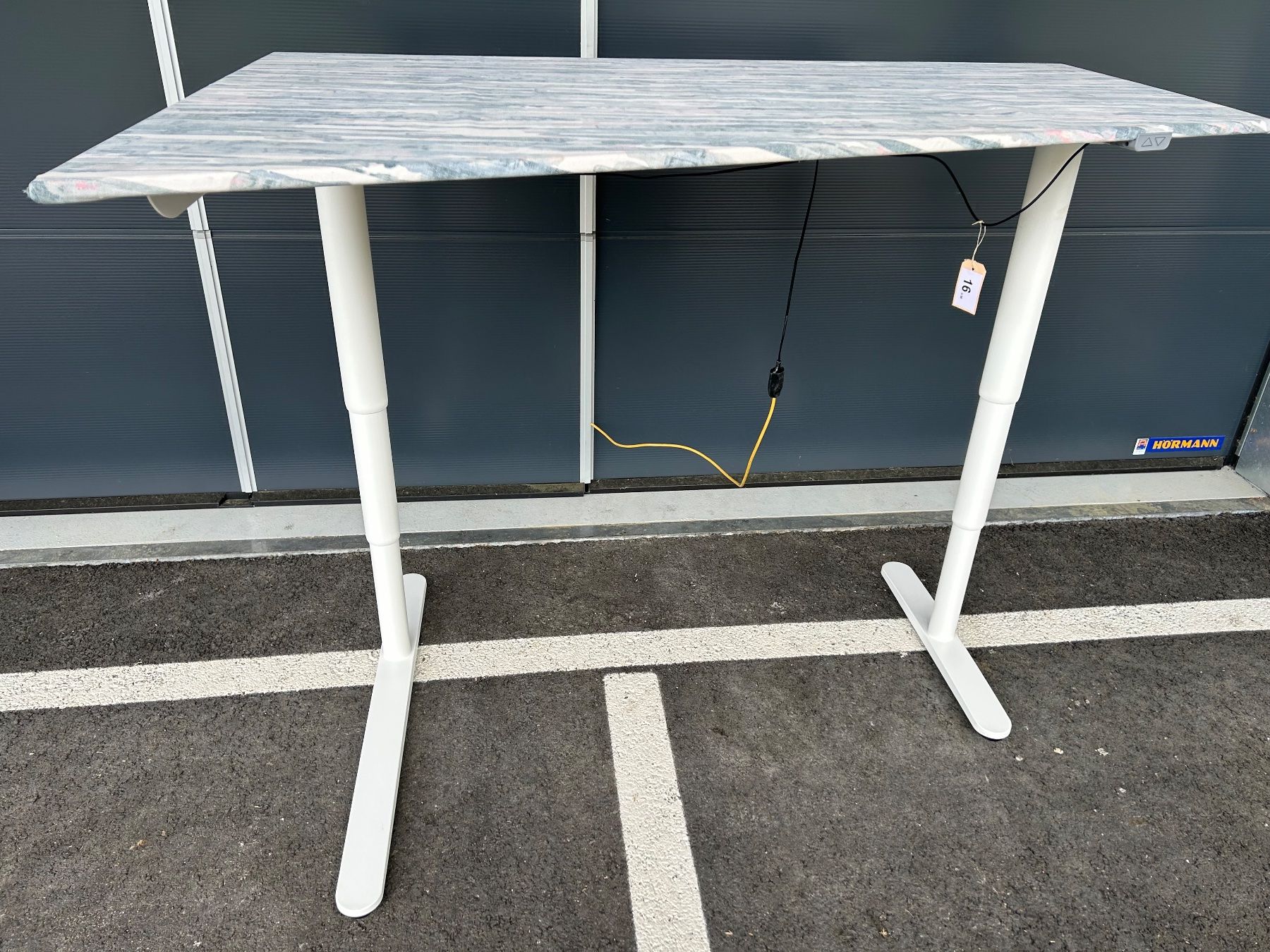 Ikea Scrivanie: Tisch höhenverstellbar – Usato da Thunstetten venduto da Chnuschti18 1