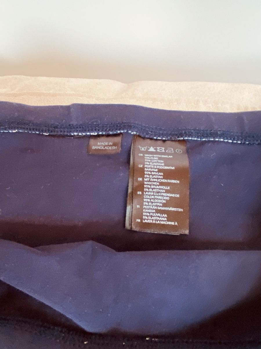H&M Jupes: Jupe H@M noire XS  – D'occasion à Belmont-sur-Lausanne par chu_vxf5 1