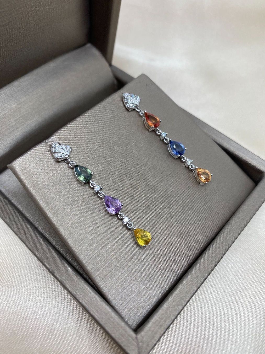 Ohrringe & -stecker: Saphir Ohrringe 18k Gold/Diamanten – Neu und originalverpackt aus Sarnen von Yingsperlen1 1