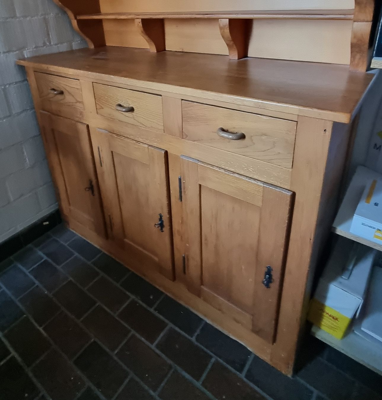 Büffets: Buffet Massivholz – Gebraucht aus Auslikon von nidirene 2