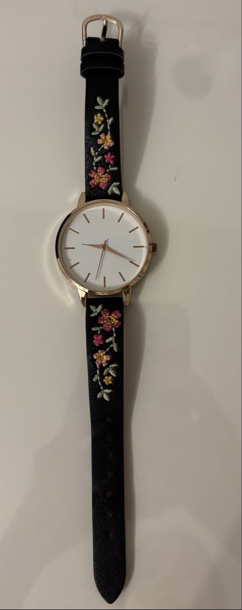 Orologi: Uhr mit gemustertem Bändel – Usato da Ennenda venduto da cal_pn6x