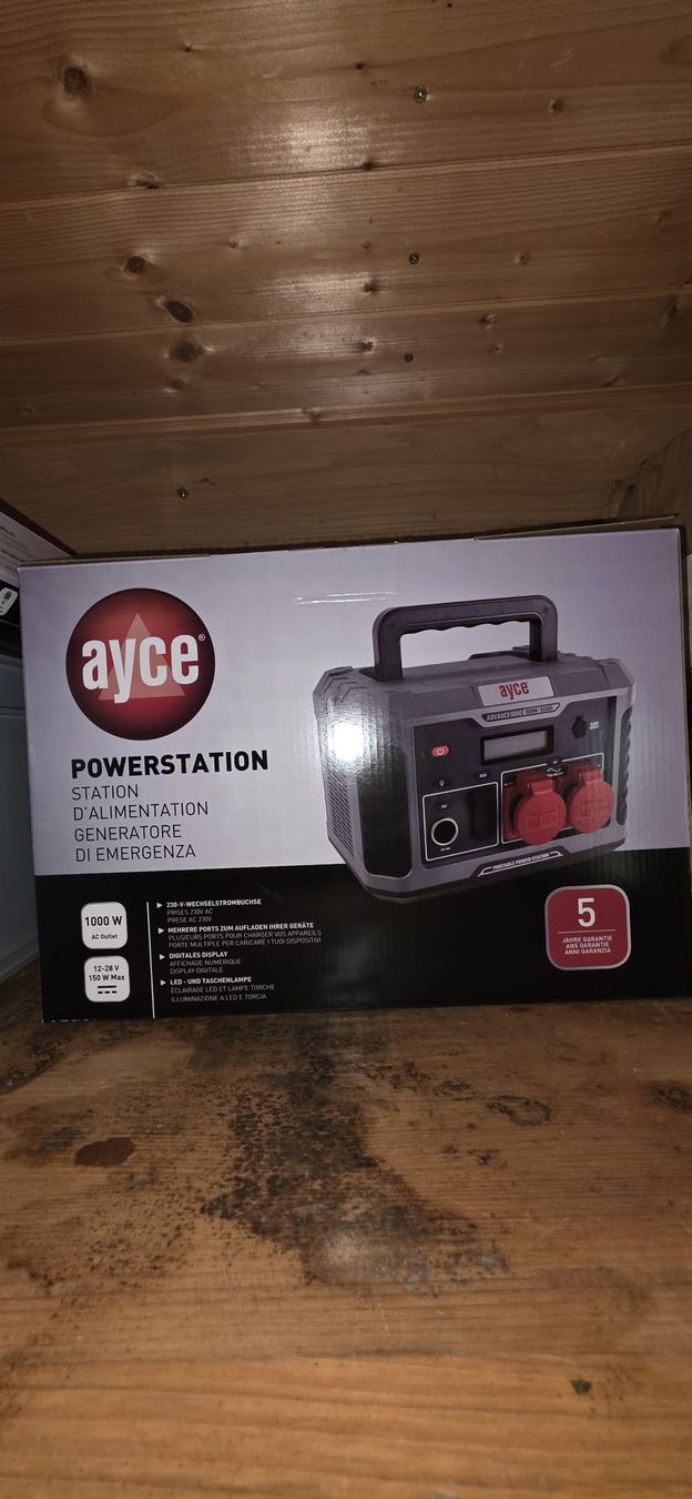Alimentazione elettrica: Ayce Powerstation 1000 Watt inkl. Solarpanel – Nuovo e nell'imballaggio originale da Winterthur venduto da ver_5t5v