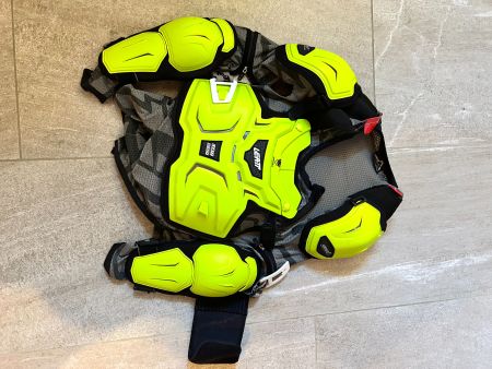 LEATT Protektorenjacke, Rücken, Brust, Schulter und Elbogens