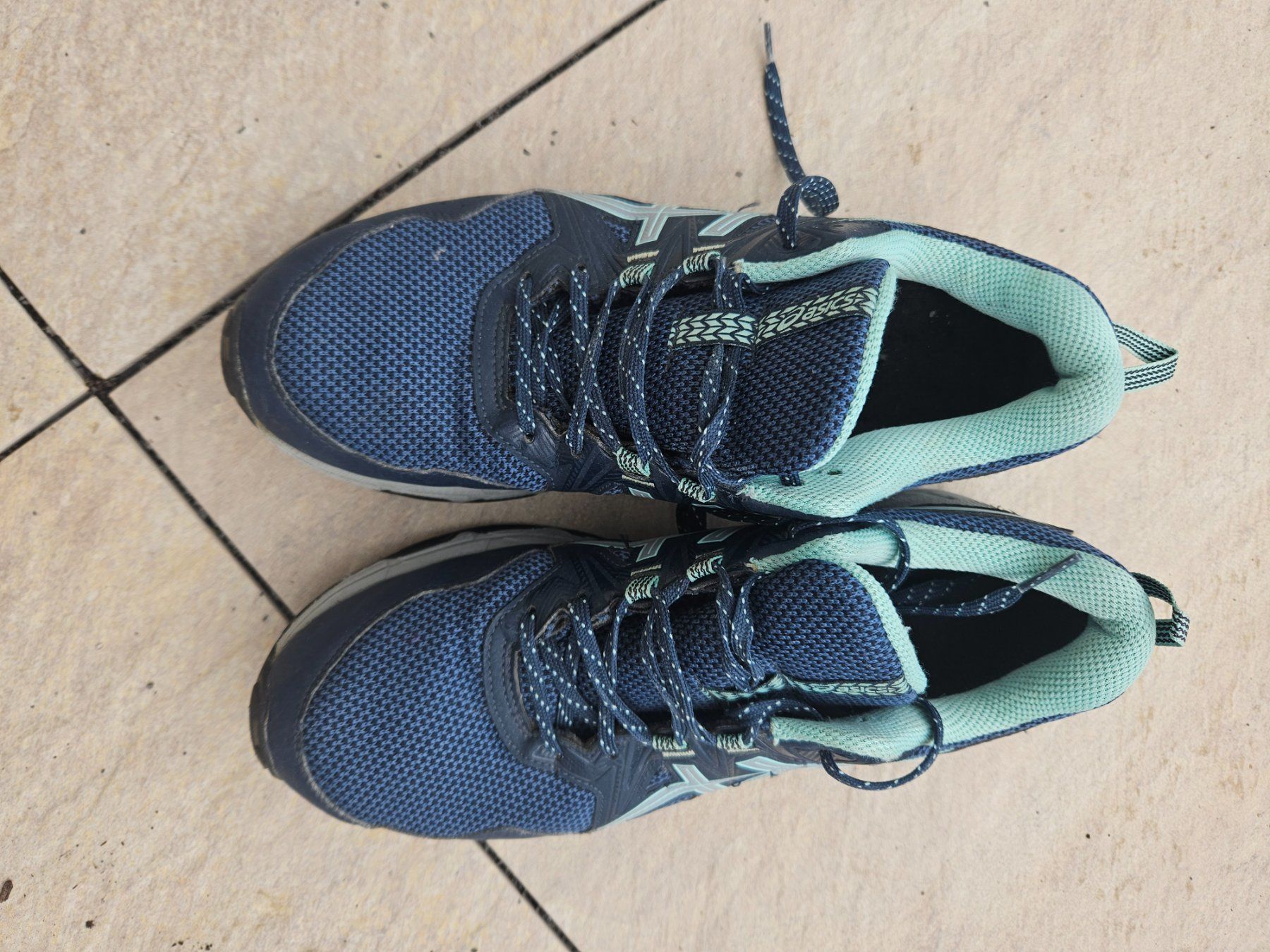 Asics Chaussures femmes: Turnschuh Asics – D'occasion à Siebnen par bienemaya08 1