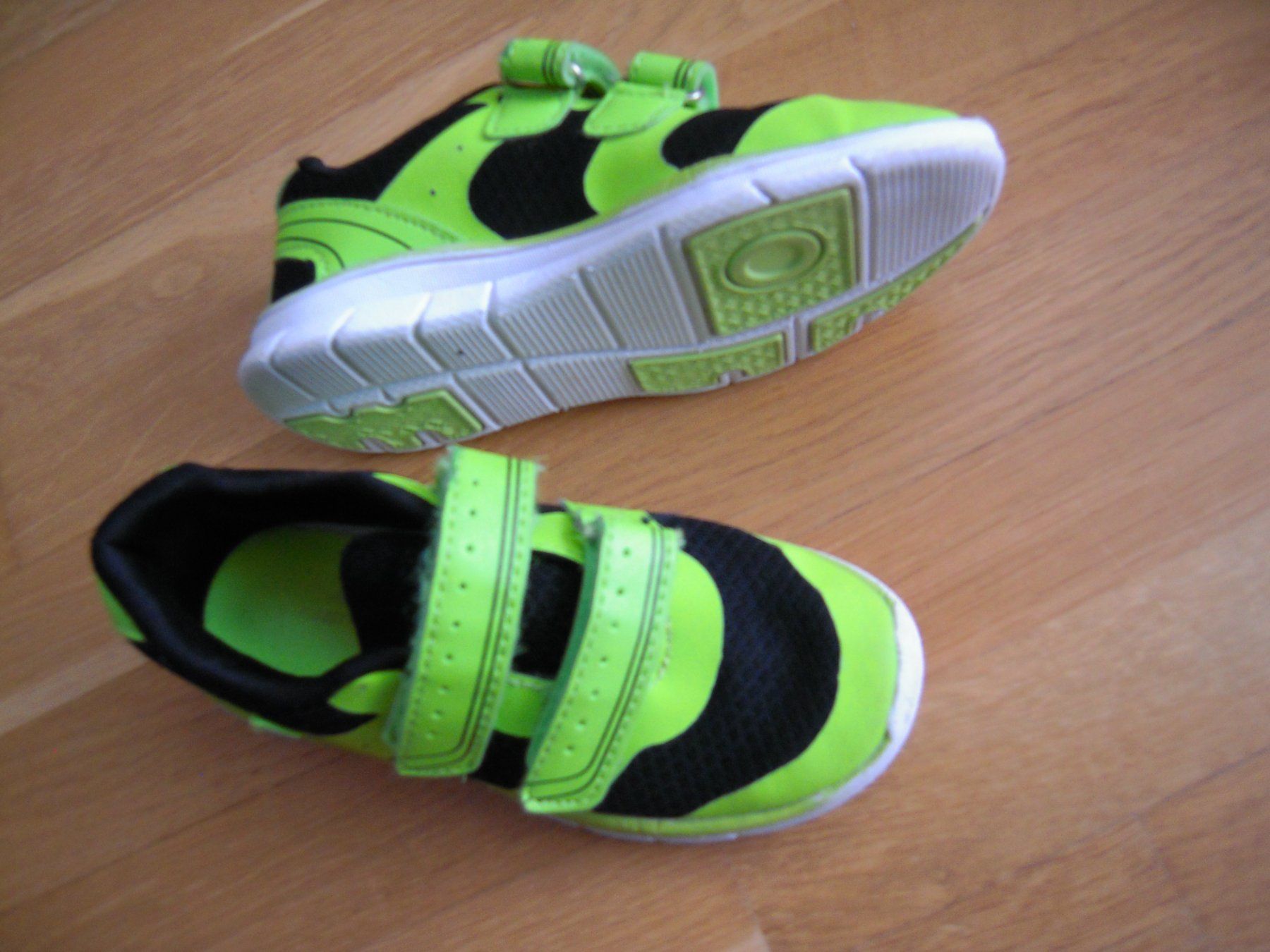 Scarpe per ragazzi: Turnschuhe / Hallenturnschuhe Gr 26 – Usato da Uzwil venduto da visions77 1