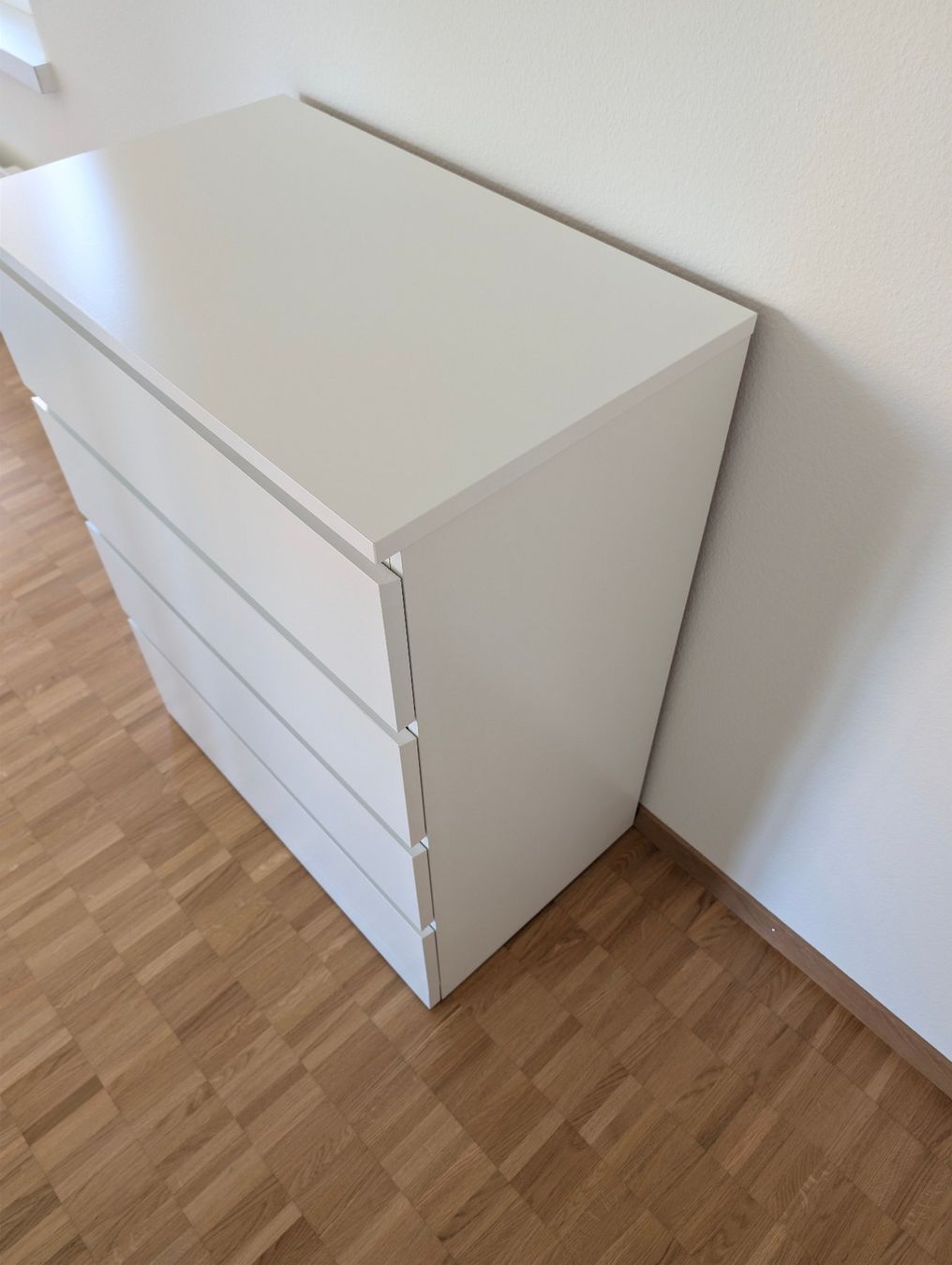Ikea Cassettiere: IKEA MALM Kommode weiss mit 4 Schubladen – Usato da Winterthur venduto da viktor_f 5