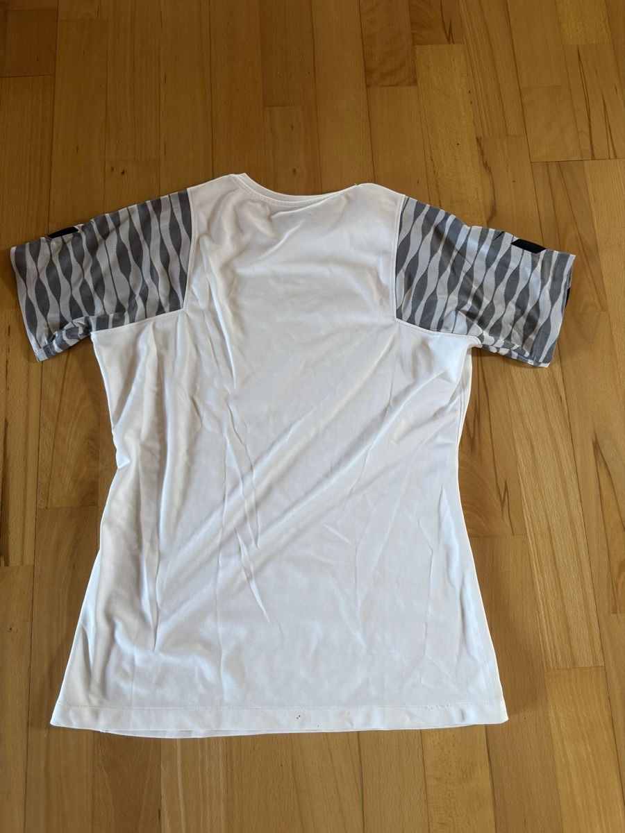 Nike Canottiere & Pantaloni: T-Shirt de sport Nike – Nuovo (secondo la descrizione) da Fontainemelon venduto da erin.blm 1
