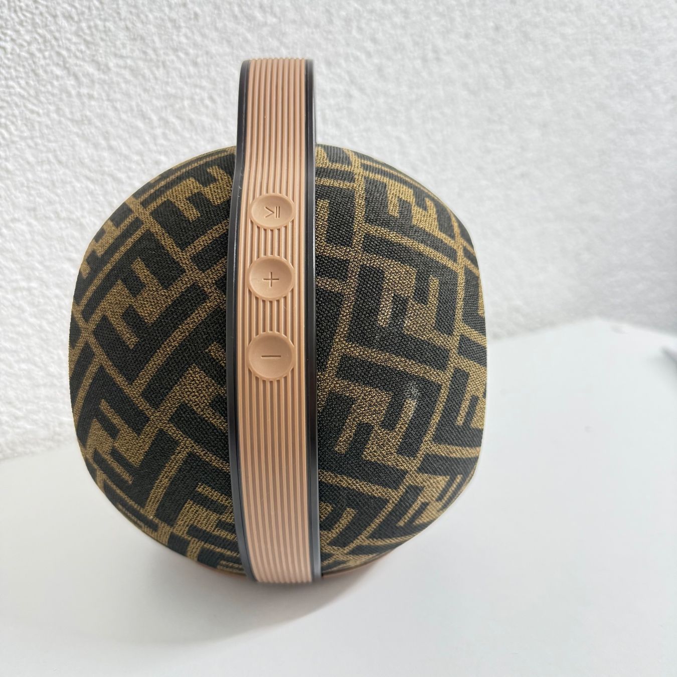 Casse acustiche: Fendi Speaker Bluetooth Design Speciale - Come Nuovo! – Usato da Büron venduto da enz_mbk6 4