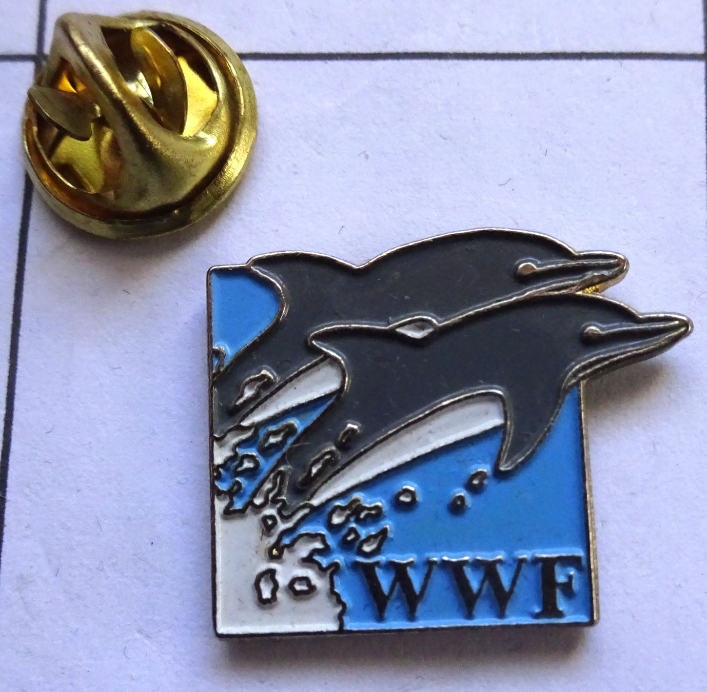 Plaketten & Abzeichen: Pin WWF 2 Delfine – Gebraucht aus Utzenstorf von BUtter81