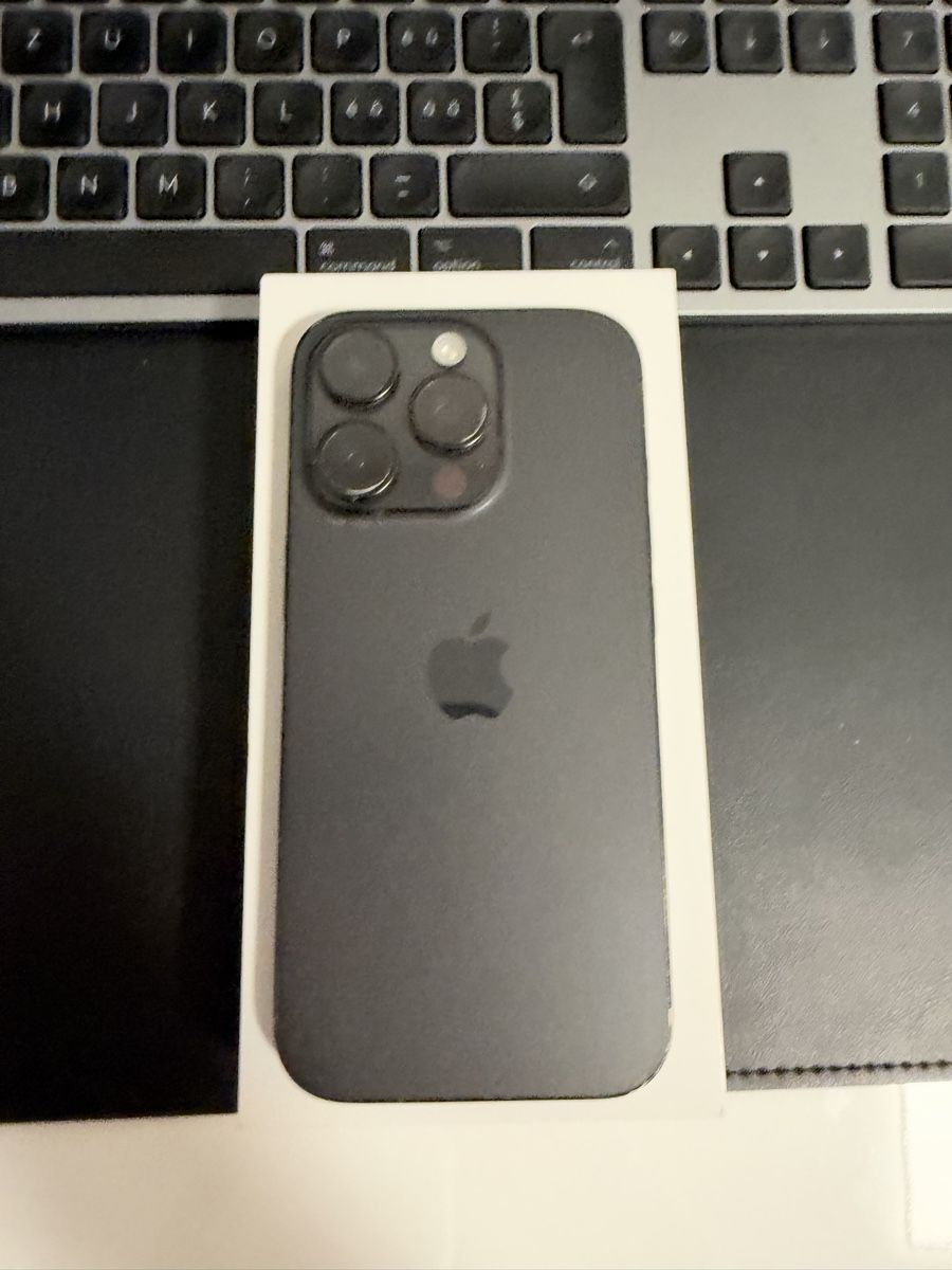 Apple Portables: Iphone 16 Pro 256gb + Hülle – D'occasion à Bäch SZ par cg77 2