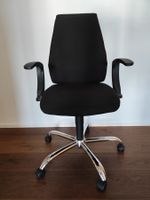 Bürostuhl schwarz höhenverstellbar Rollen und Armlehnen