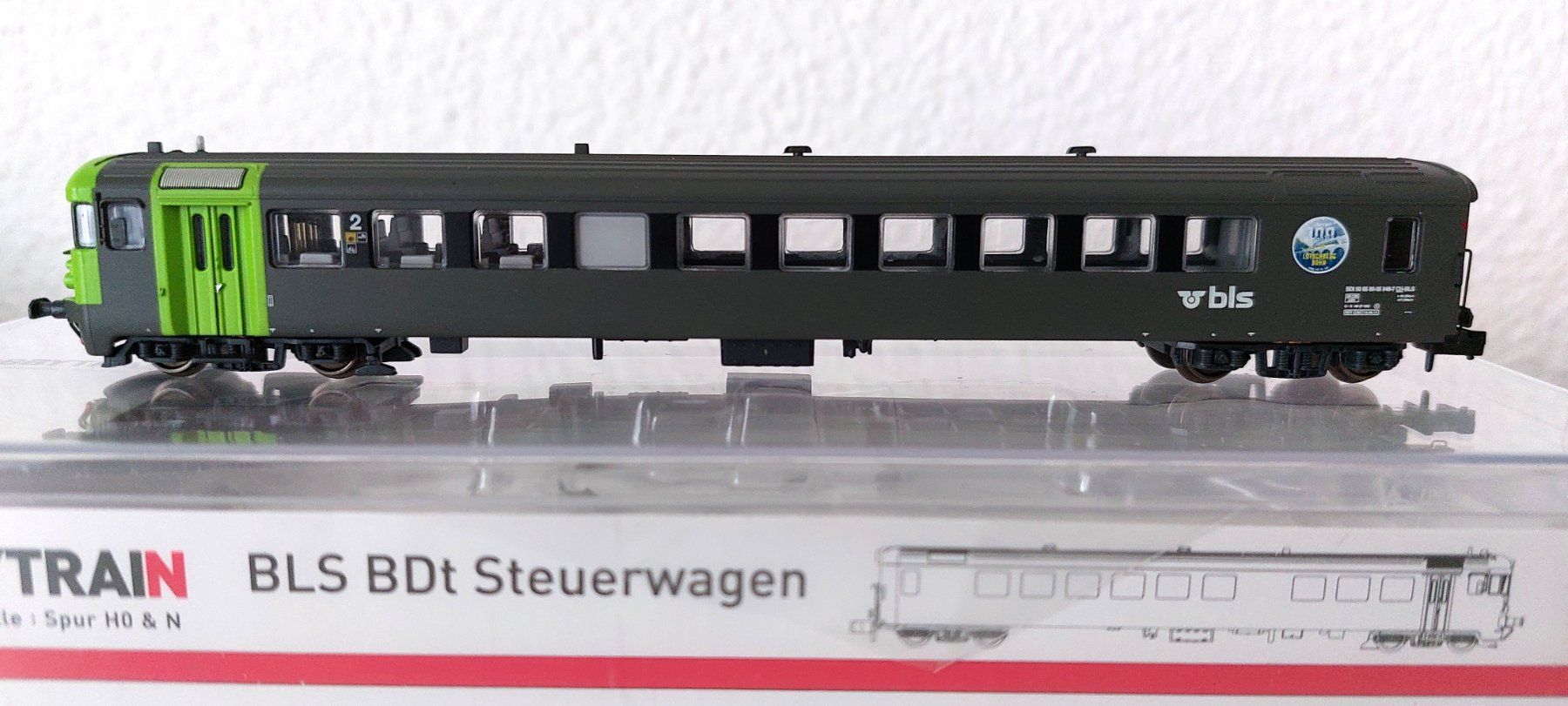 Hobbytrain Modellini di ferrovie: Hobbytrain BLS BDt Steuerwagen  H23946 – Nuovo e nell'imballaggio originale da Biberist venduto da Ntrains 1