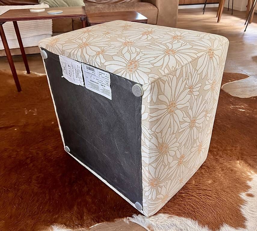 Natuzzi Sgabelli: Natuzzi Hocker quadratisch, Blumenmuster beige – Usato da Regensdorf venduto da SissiS33 2