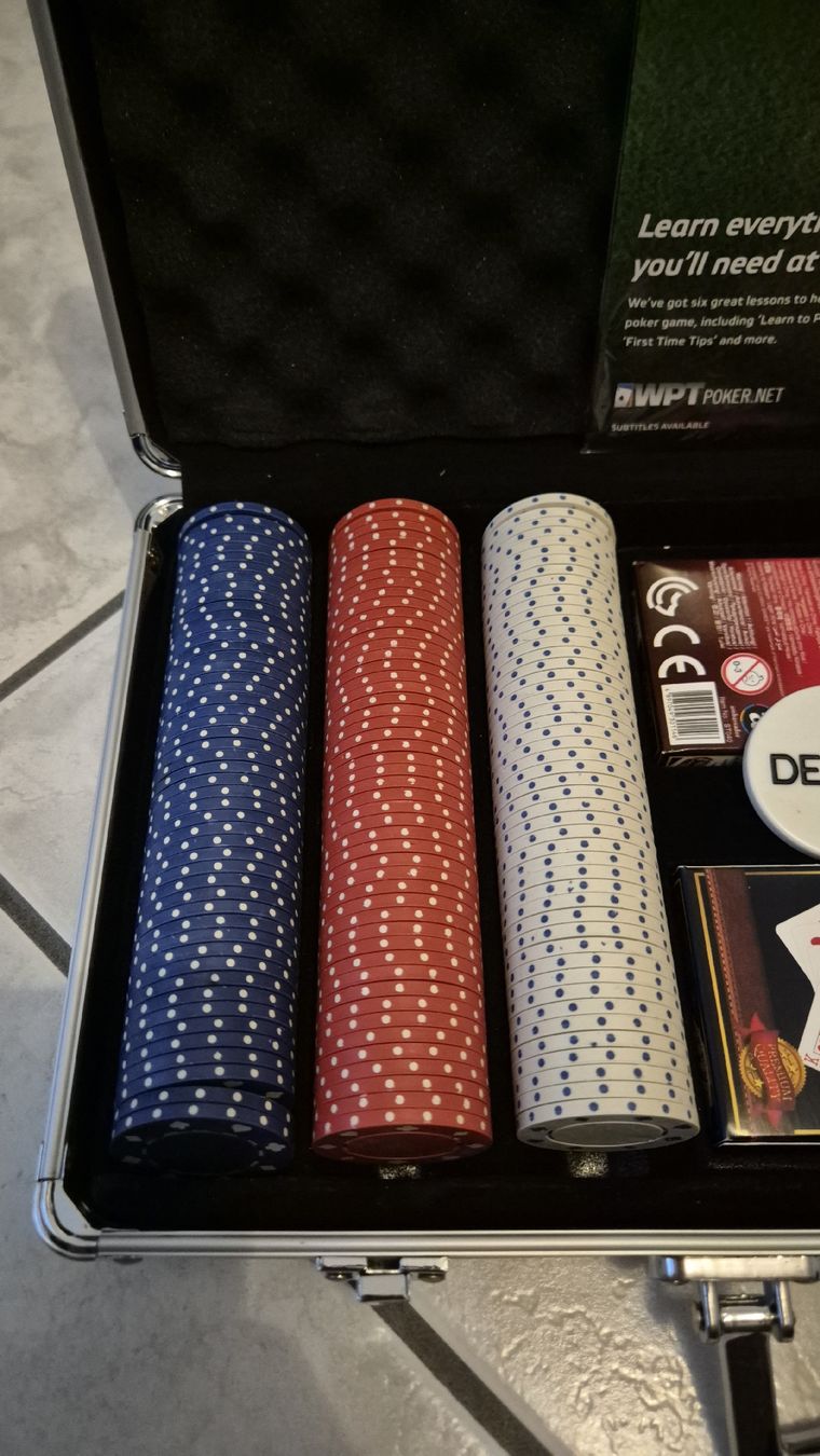 Giochi: Poker Set  – Usato da Emmenbrücke venduto da Mauri10 5
