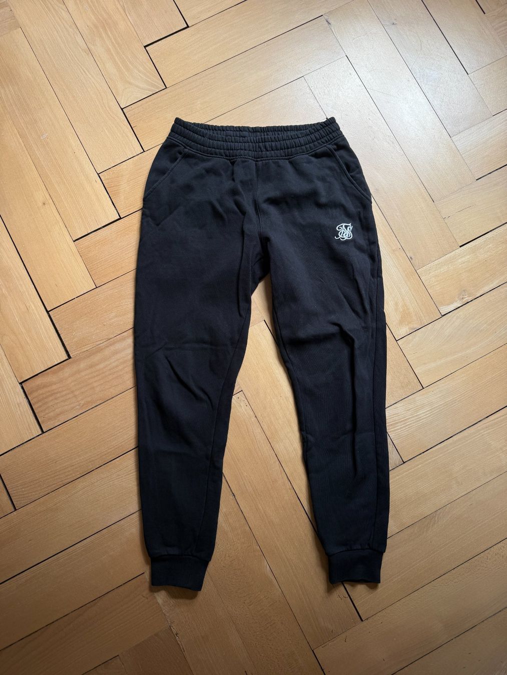 Siksilk Hosen: SIKSILK - Trainerhose schwarz M – Gebraucht aus Zürich von Diazaio