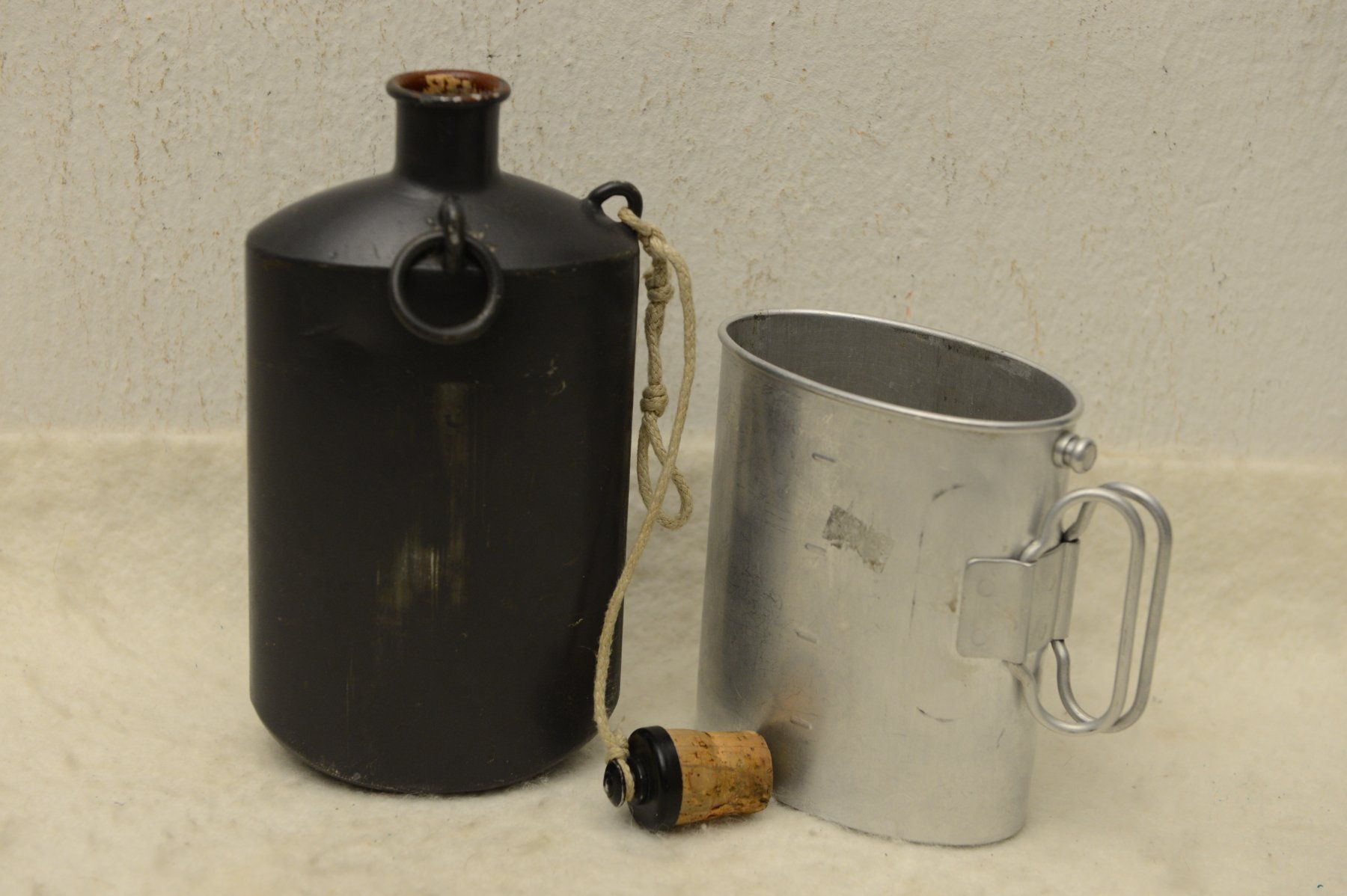 Schweizer Armee Attrezzatura & Pezzi di ricambio: Feldflasche mit Becher von der Schweizer Armee "JE69" – Usato da Sachseln venduto da Smatsch54 1