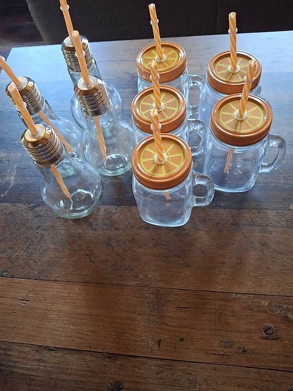Bicchieri: Getränkedispenser mit 10 Gläser mit Deckel – Usato da Buttwil venduto da cas_65ys 1