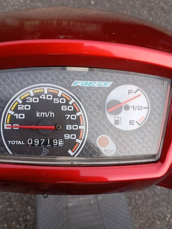 Scooter: Vendo scooter 50 collaudo e funzionante  – Usato da Arbedo venduto da Chablis31 3
