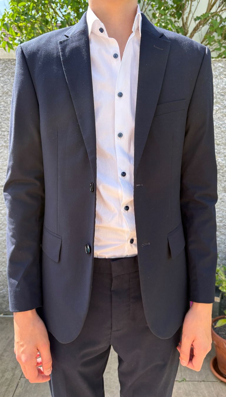 H&M Completi: Herren Anzug dunkelblau Gr. 46 – Usato da Embrach venduto da Decius