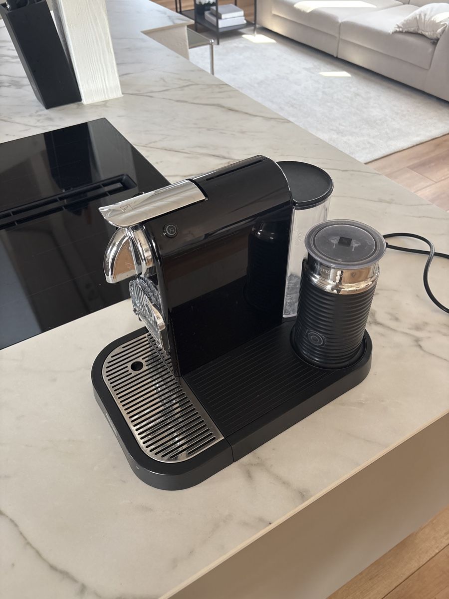 Nespresso Kaffeemaschine mit Milchaufschäumer