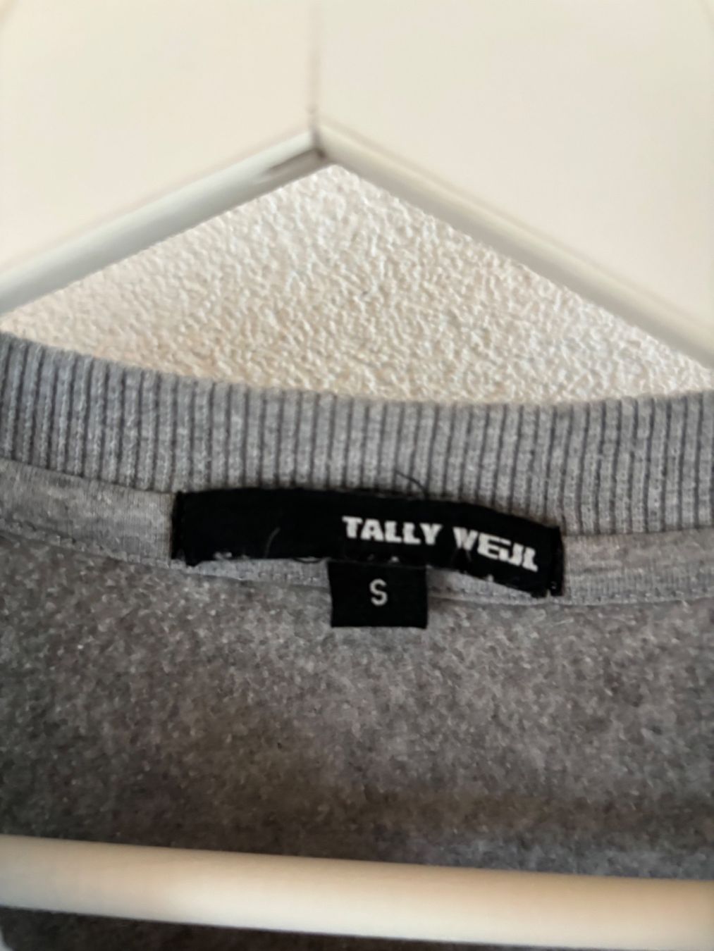 Pullover & Sweatshirts: Pull gris "LOVELY" – Gebraucht aus Grandvillard von Elsa.Del 2