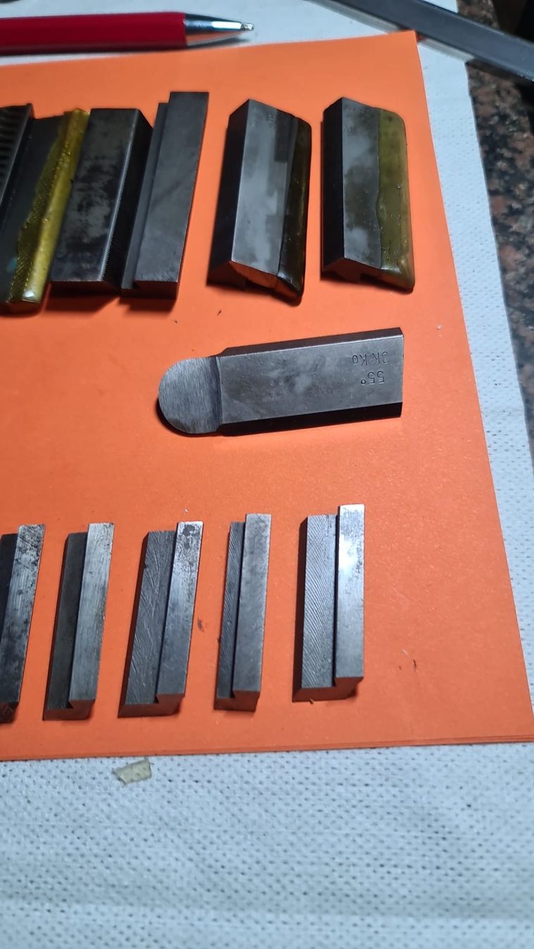 Ifanger Tutti gli attrezzi: Ifanger Messer Diverse Drehstähle – Usato da Egerkingen venduto da ogi3131 3
