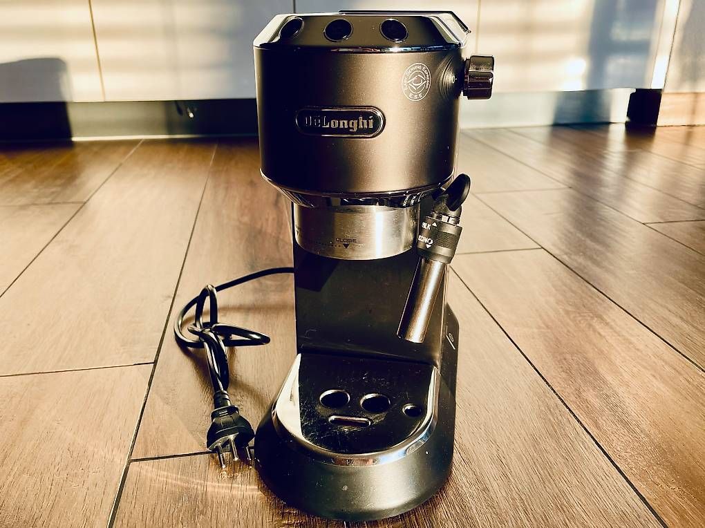 Kaffeemaschinen & Espressomaschinen: Machine à café Délonghi – Gebraucht aus Vérossaz von emi_lpc9