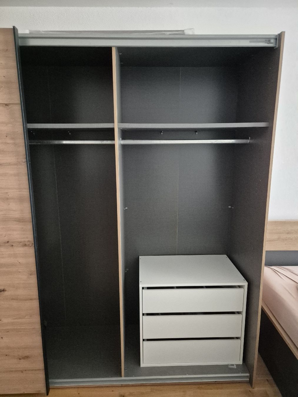 Mömax Armadi: Kleiderschrank zu verkaufen – Usato da Aegerten venduto da Simu1605 3