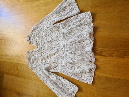 Sommerliche Bluse aus Spitze, Grösse 36, neuwertig
