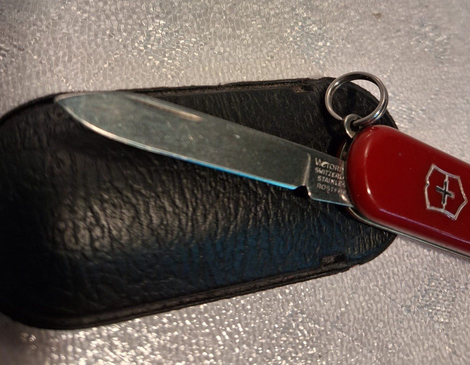 Victorinox Taschenmesser: Victorinox Sackmesser rot klein mit Etui – Gebraucht aus Winterthur von mar_jwg7 4
