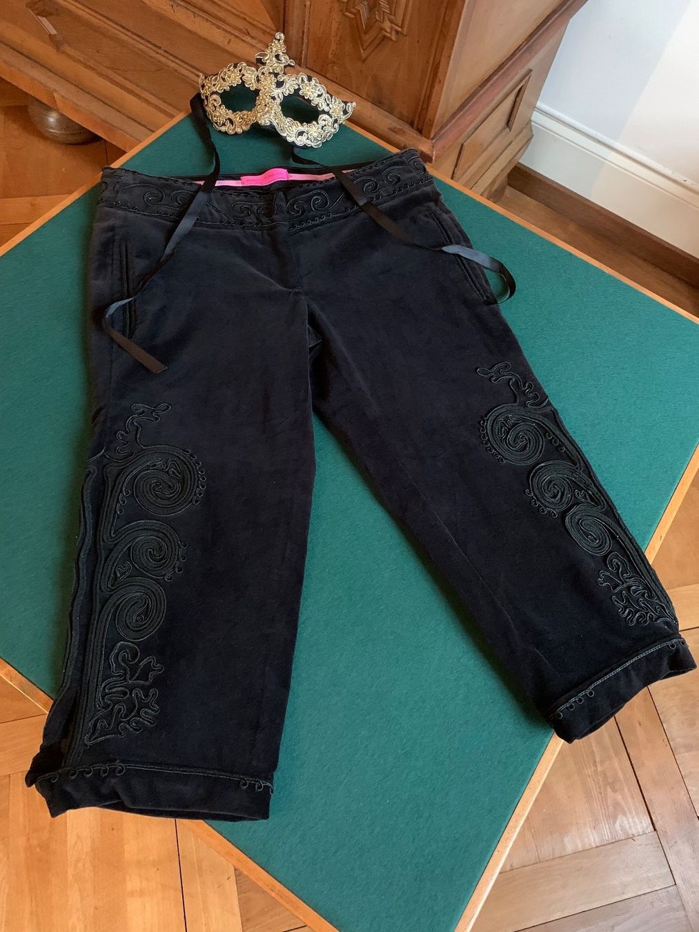 Pantaloni: Die schönsten Capri-Hosen der absolute Trend  100% Samt – Nuovo (secondo la descrizione) da Interlaken venduto da Bona55 5