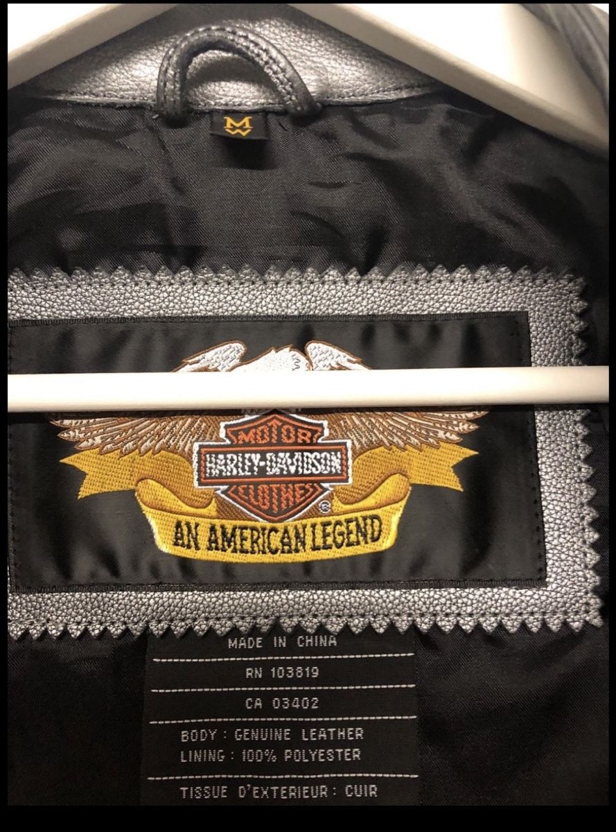 Harley-Davidson Vestes: Veste en cuire argentée Harley Davidson – D'occasion à Lausanne par uma_59zl 2