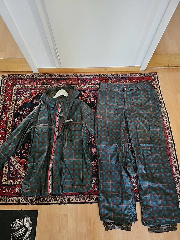Lotti di vestiti: Burton Jacke und Hose Set – Usato da Thun venduto da Sir09