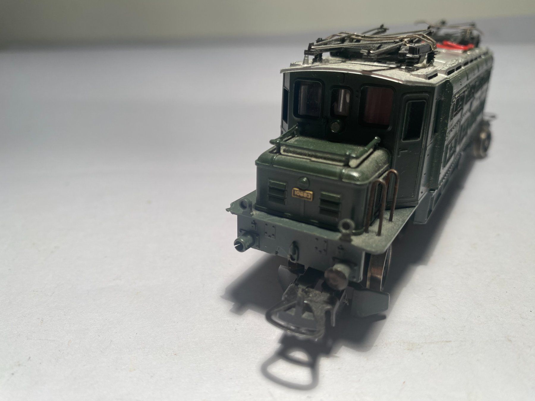 Lima Modelleisenbahnen: LIMA E-Lok Ae 3/6 der SBB 208117 grün DC – Defekt aus Buchrain von Modellbahn11 3