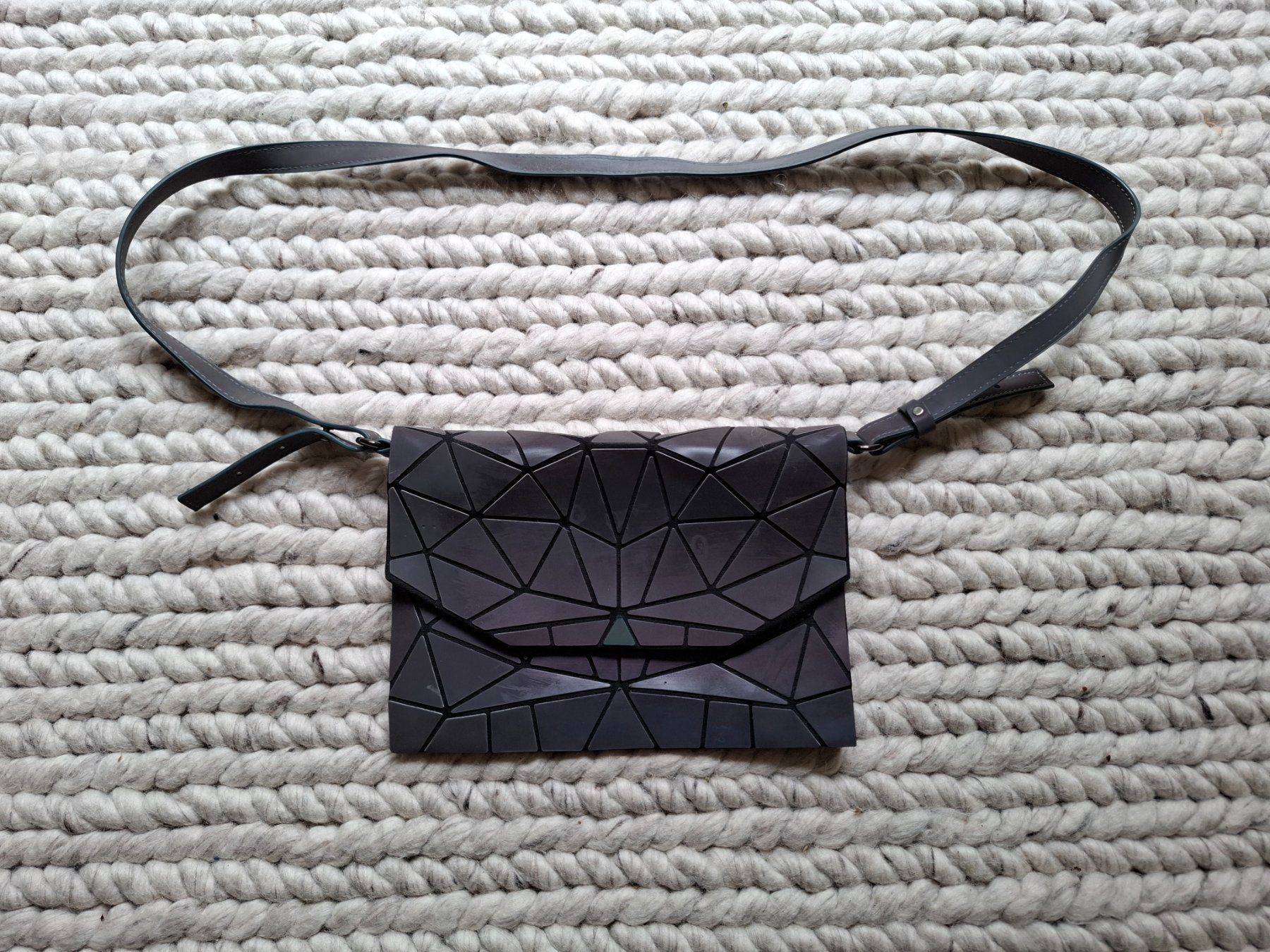 Borse: Reflektierende Umhängetasche / Reflective Shoulder Bag – Usato da Schaffhausen venduto da ann_cjt6 1