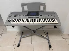 Yamaha PSR-S700 Keyboard