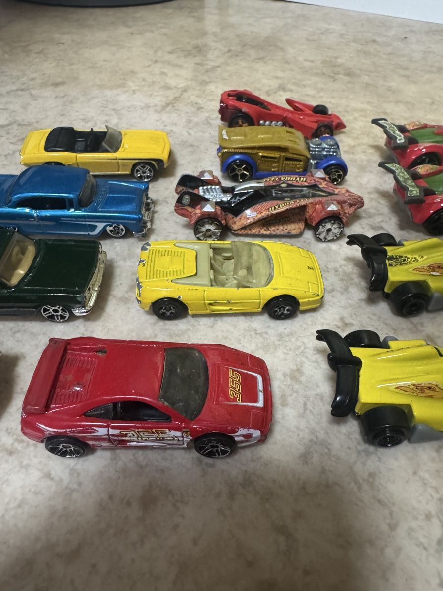 Hot Wheels Modellini d'auto: 13x Hot Wheels Spielzeugautos – Usato da Massagno venduto da ilm_vd96 2