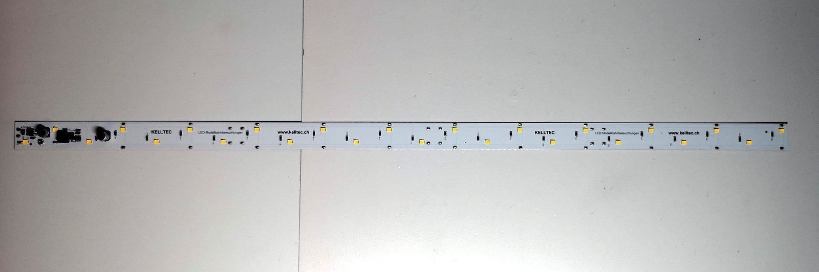 Viessmann Modellini di ferrovie: 10 Stk. KELLTEC 570mm LED Stäbe warmweiss dimmbar 24V AC/DC – Nuovo (secondo la descrizione) da Dittingen venduto da Beamsplitter 3