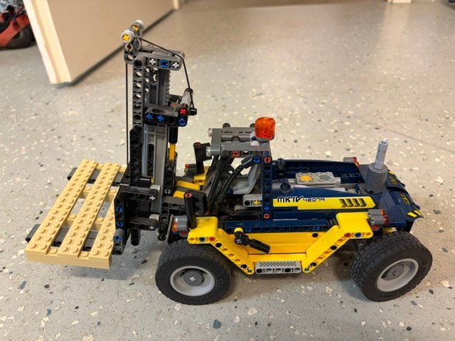 Lego Jeux de construction: Lego Technic 42079 Gabelstapler – D'occasion à Würenlingen par Tiptel172
