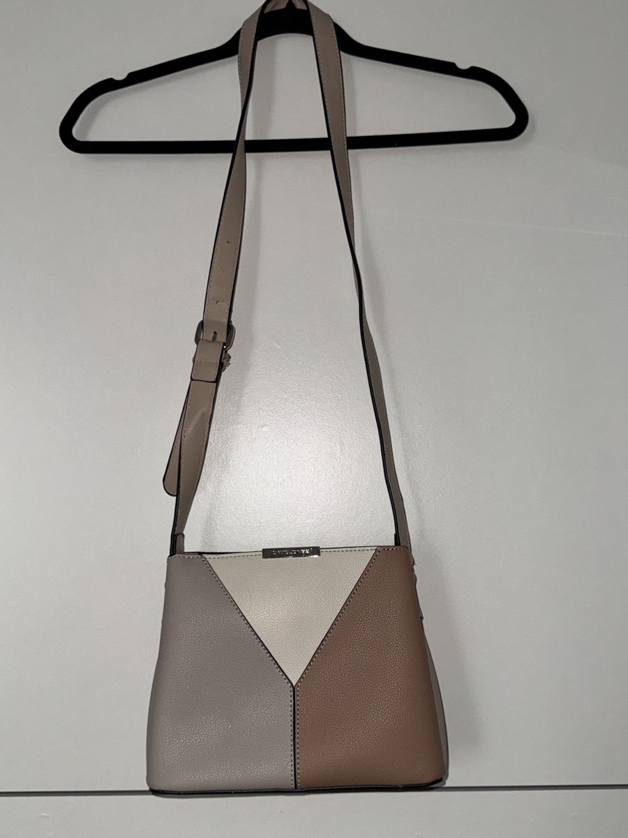 Sacs femmes: BEIGE UMHÄNGETASCHE – D'occasion à Schlieren par kle_dis