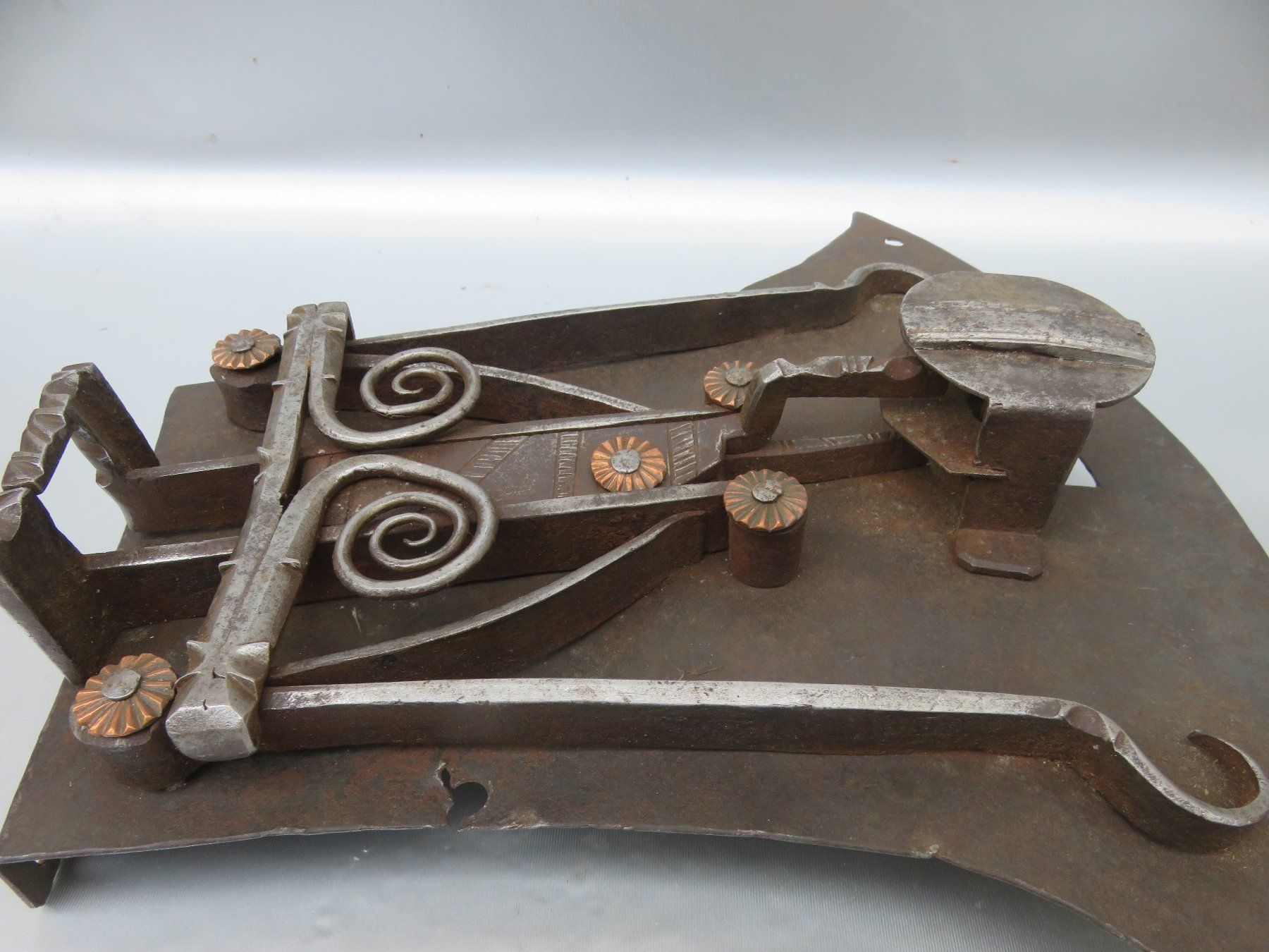 Cadenas: GOTISCHES TRUHENSCHLOSS – D'occasion à BERN par erassmusvonrotterdam 2