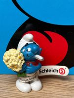 Kranker Schlumpf mit Blumen, neu mit Fähnchen