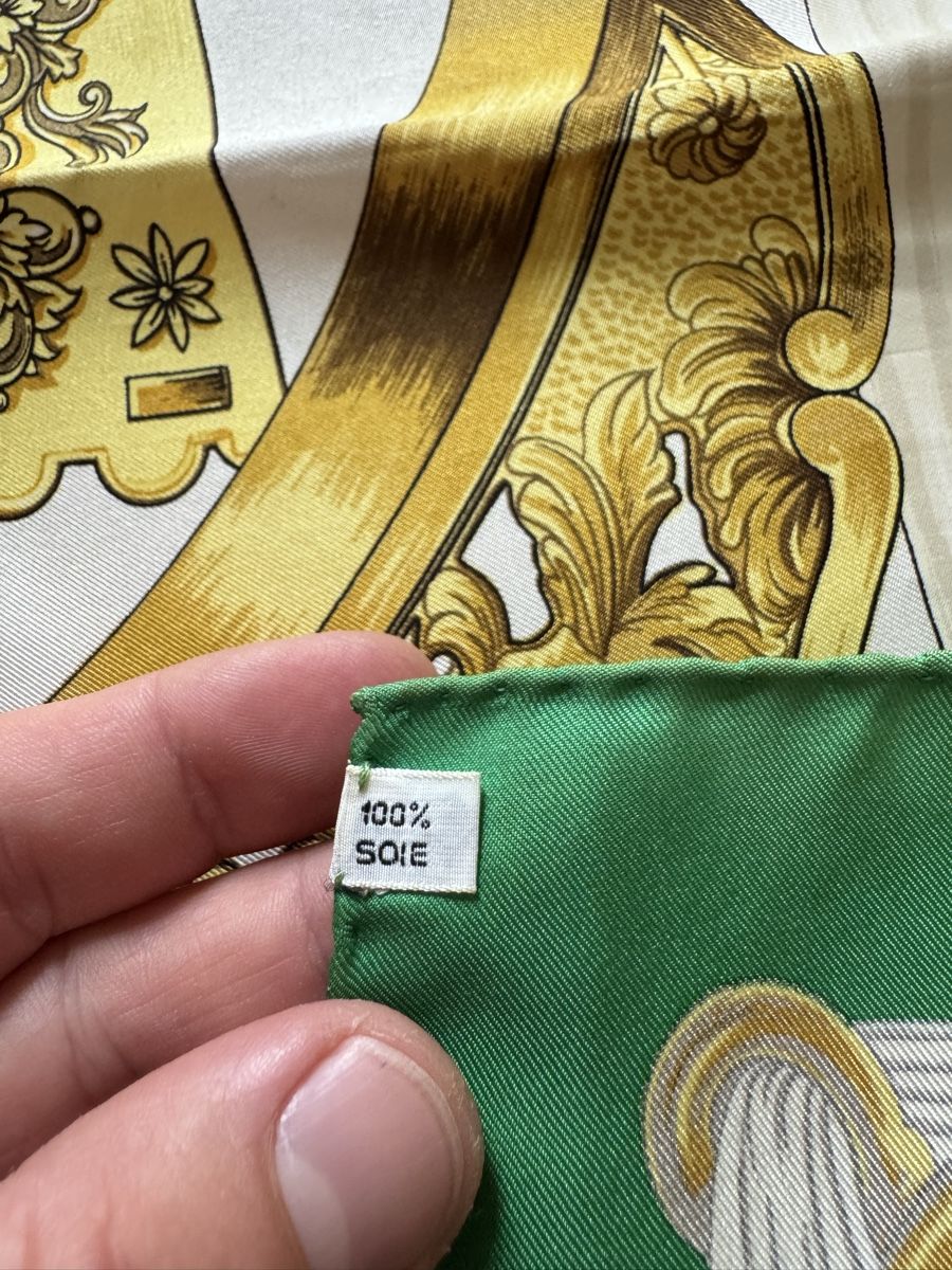Hermès Foulards, Tücher & Schals: Carré Hermès Etriers en soie – Gebraucht aus Vésenaz von Angela.C3 2