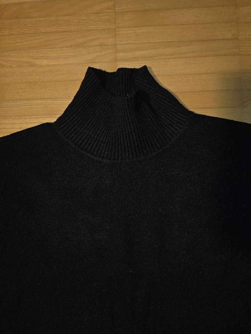 Maglioni & Felpe: Schwarzer Rollkragenpullover, Grösse XS, zeitloser Klassiker – Usato da St. Gallen venduto da A.W.128 2