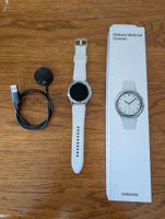 Samsung Galaxy Watch4 Classic Smartwatch weiss mit Ladekabel