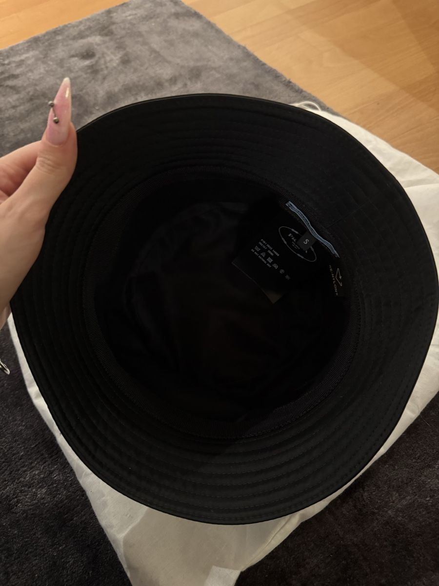 Prada Copricapi, berretti & cappellini: Prada Bucket Hat – Nuovo (secondo la descrizione) da Zürich venduto da larrysells 3