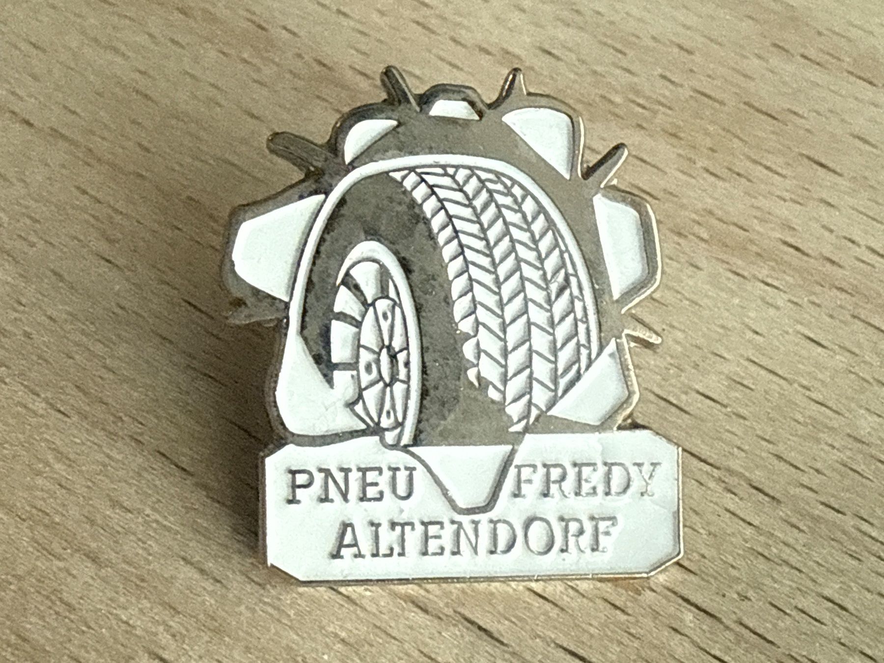 Plaketten & Abzeichen: Pin Pneu Fredy Altendorf – Gebraucht aus Glattbrugg von Schweigmatt