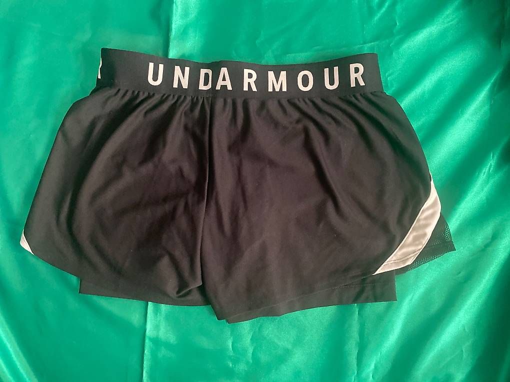 Hosen: Under Armour, Damen Sportshort – Gebraucht aus St. Gallen von Konstanza 1