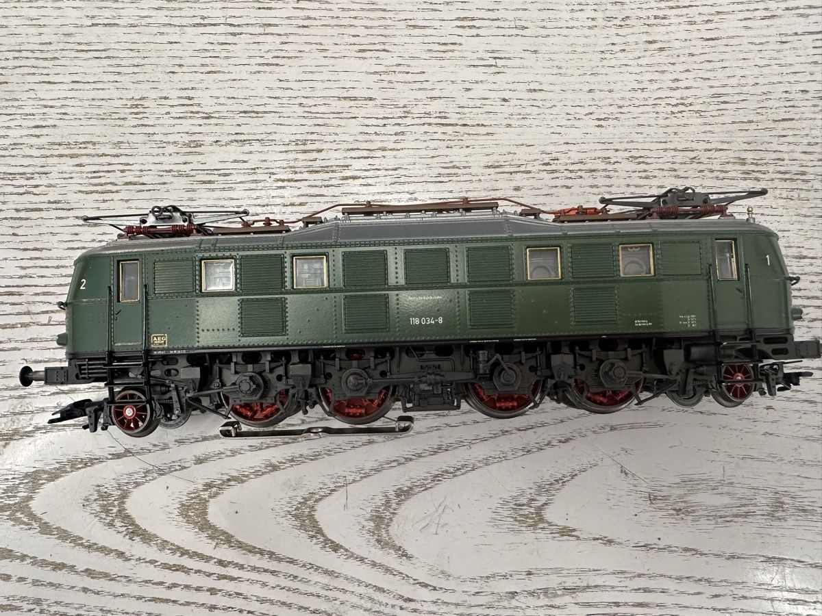 Märklin Modellini di ferrovie: Märklin 3367 DB BR 118 – Usato da Lupsingen venduto da New-Haven 2