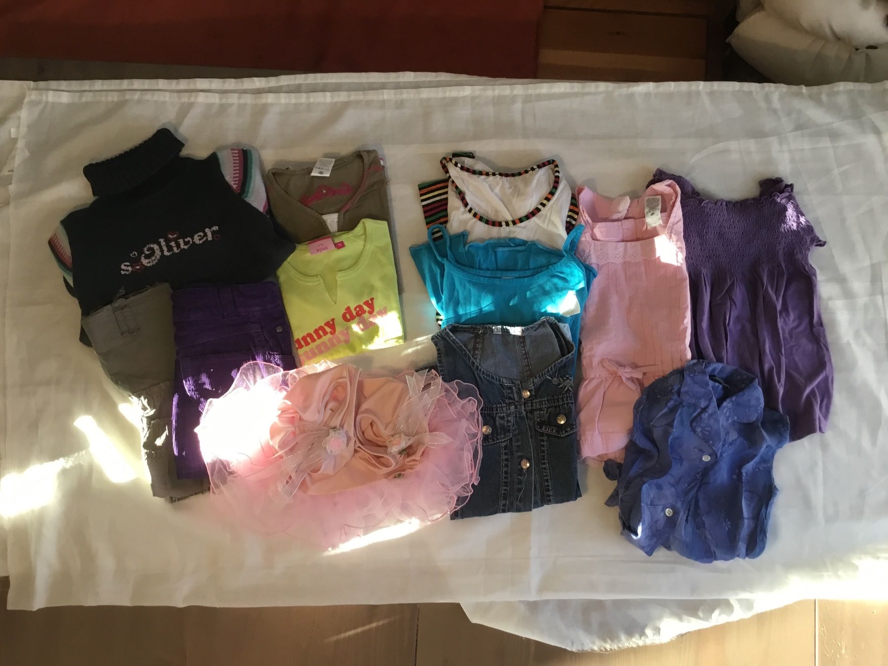 Lotti & Set di vestiti: Ideales Mädchen Kleiderpacket – Usato da Zürich venduto da Sal4